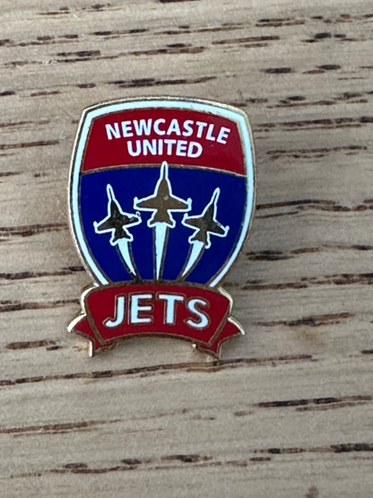 NEWCASTLE JETS METAL PIN BADGE