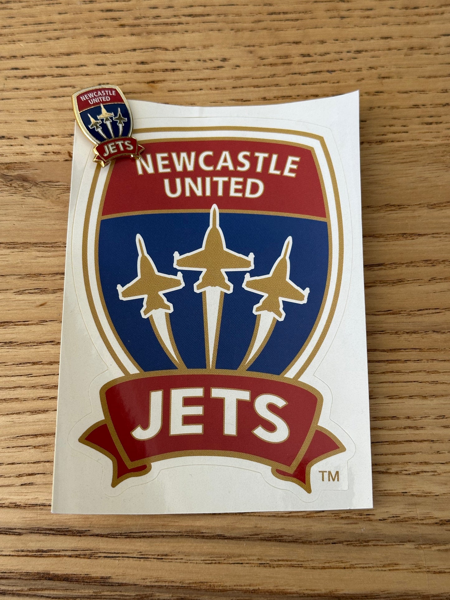 NEWCASTLE JETS METAL PIN BADGE