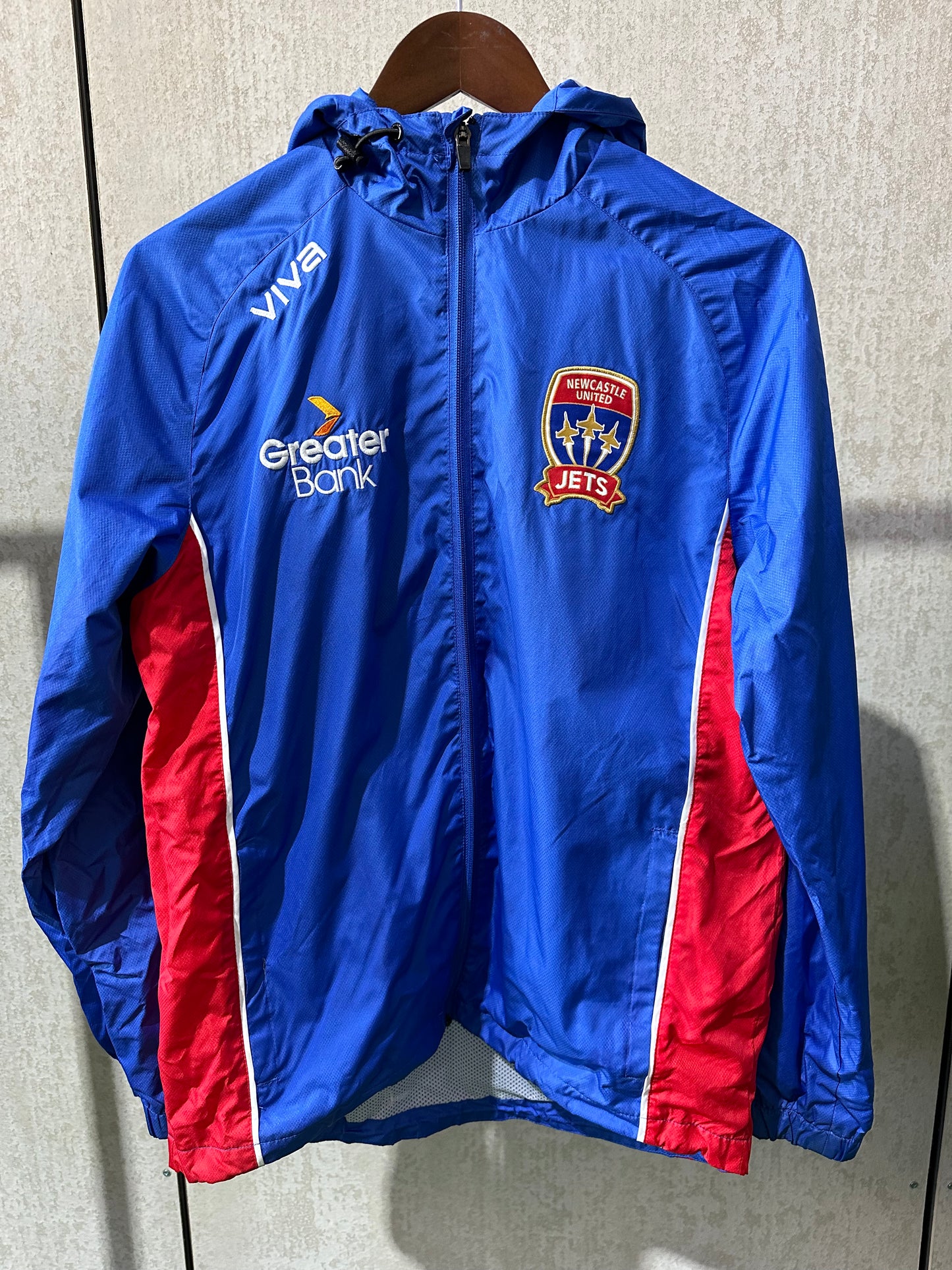 PRE LOVED NEWCASTLE JETS VIVA WET WEATHER ZIP UP JACKET